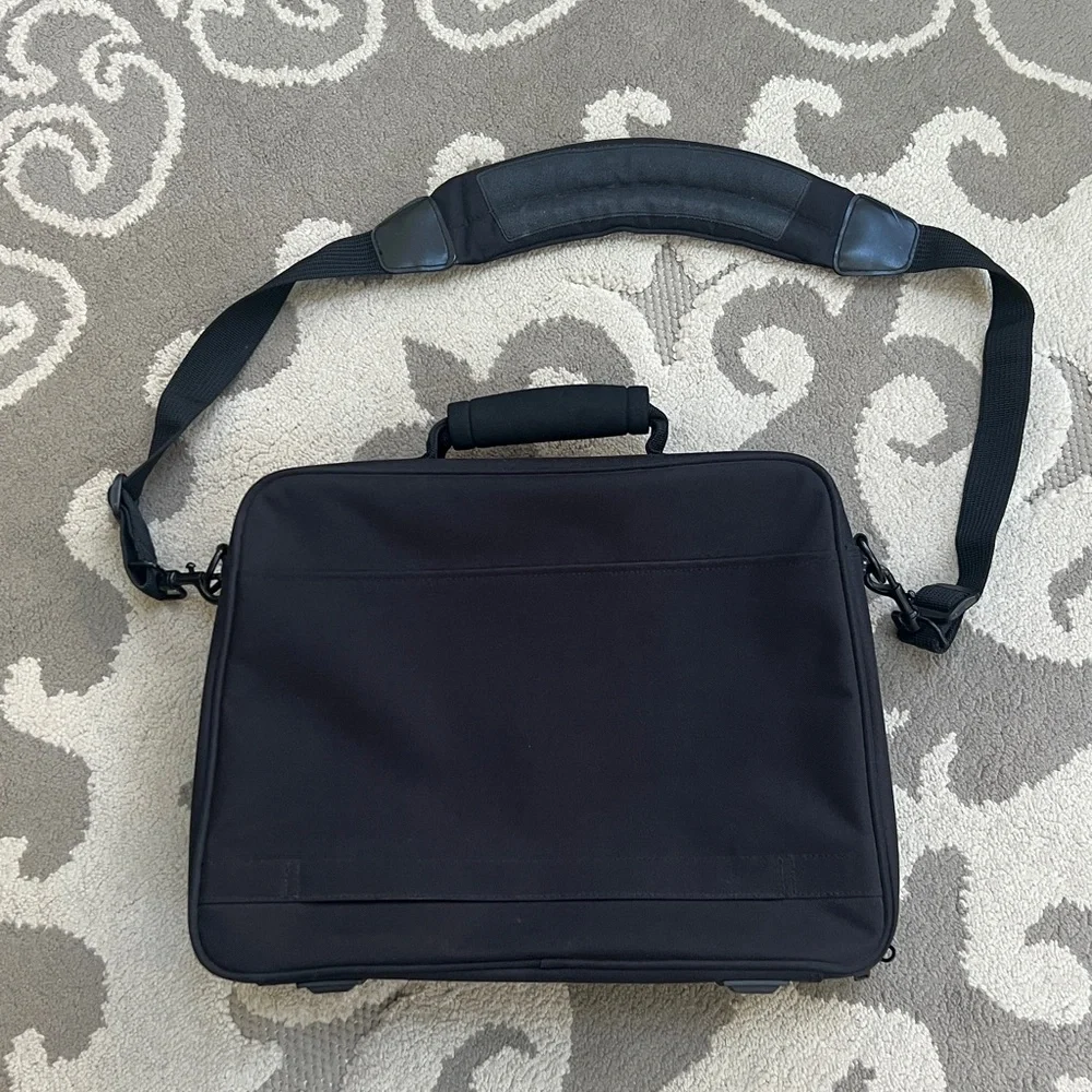 Kensington Surecheck Laptop Bag - Messenger Bag - Briefcase